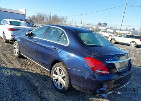 2015 Mercedes-Benz C 300 4Matic z USA, uszkodzony, nr VIN 55SWF4KB5FU031249